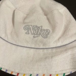 Nike bucket hat